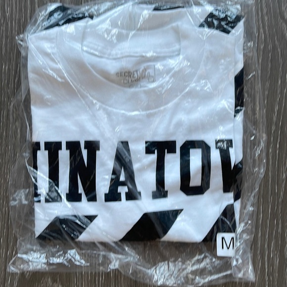 Brand New Chinatown Market Black and White Tee - Rare - Picture 1 of 2